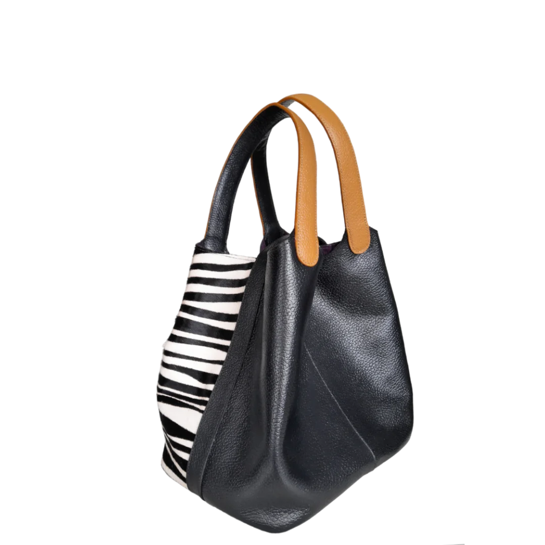 Bolso en cuero para mujer color negro con pelo cebra blanco por negro